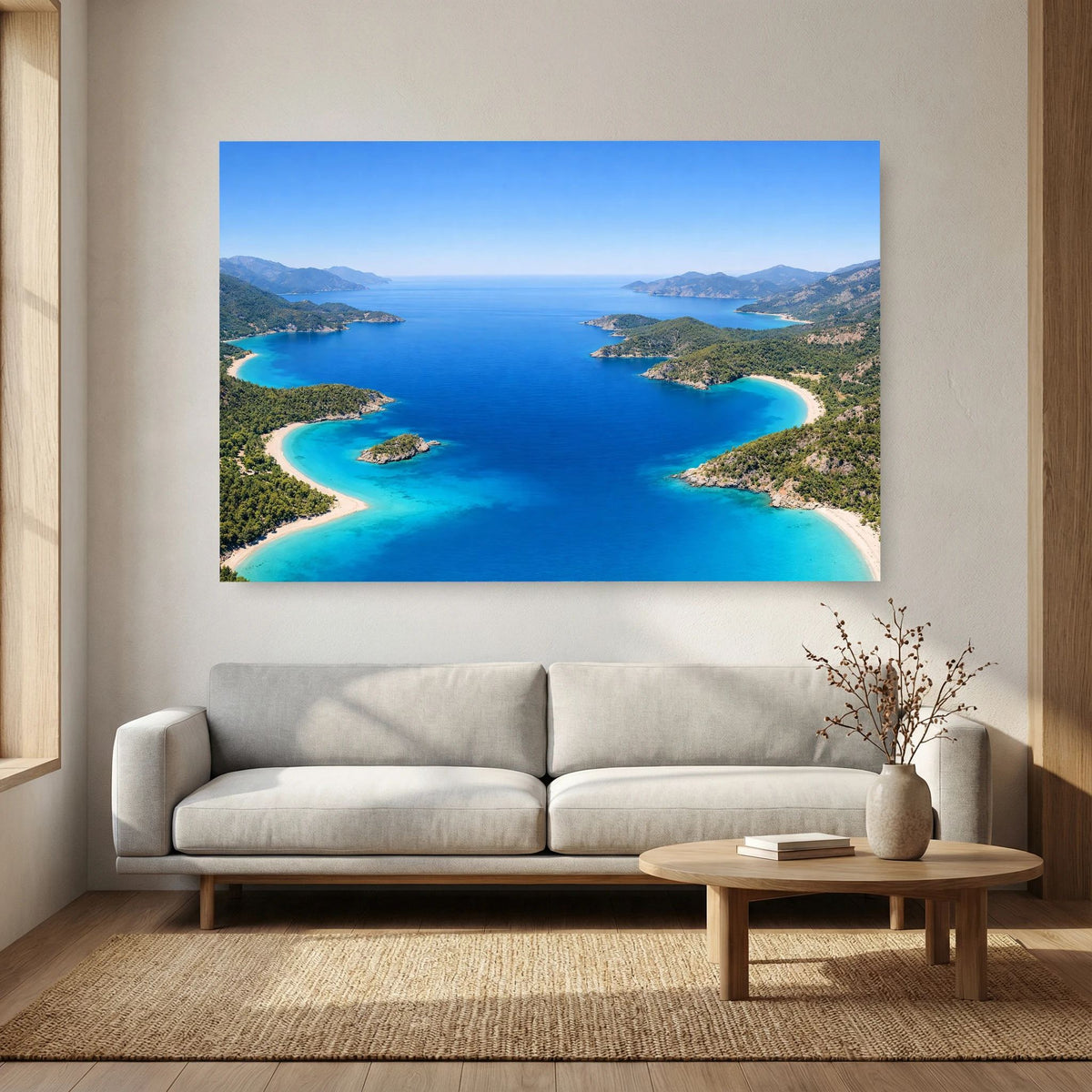 Querformat-Poster: türkisblaues Meer, schmale Buchten und grüne Hügellandschaft