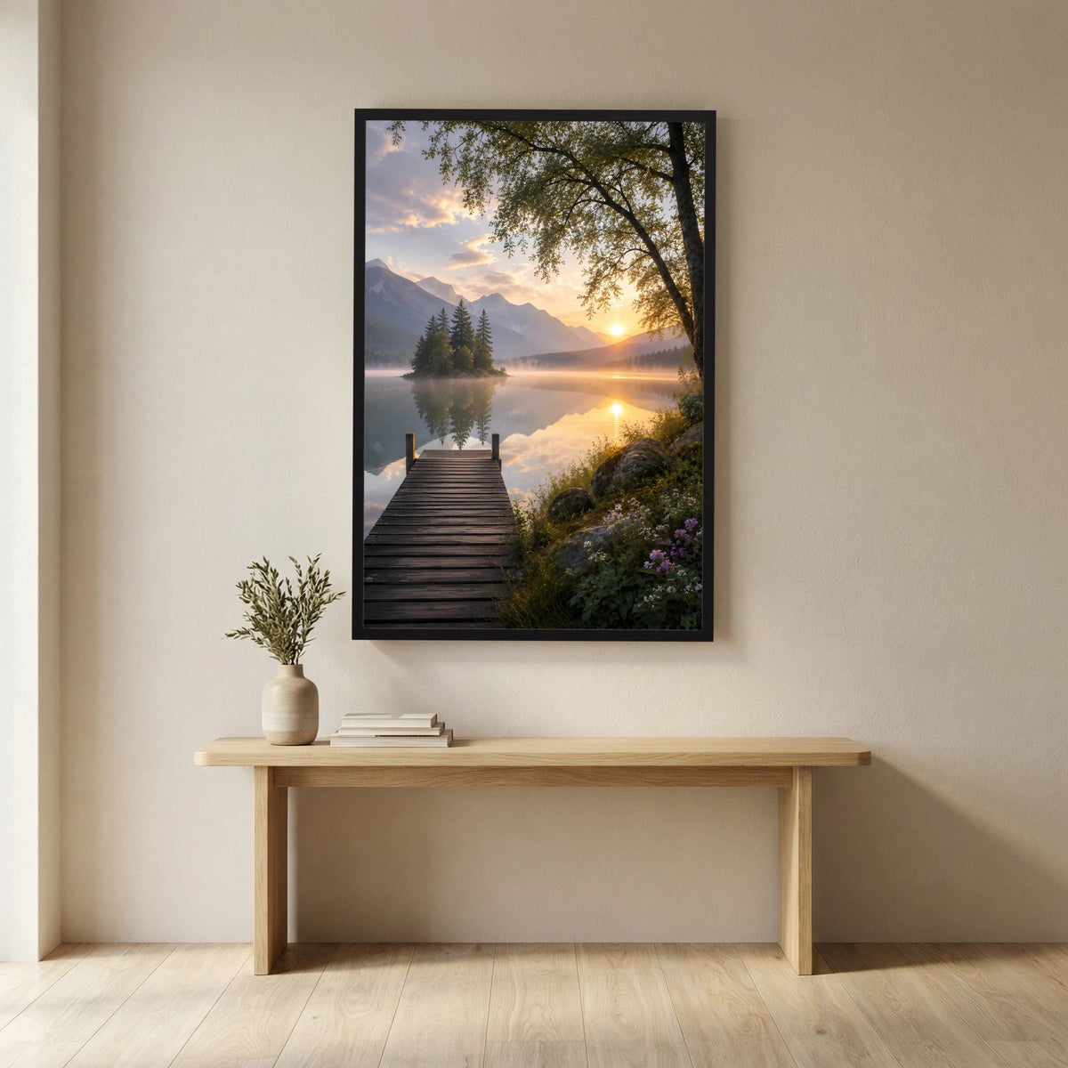 Bergsee mit Holzsteg | Sonnenuntergang in ruhiger Berglandschaft | Poster Hochformat
