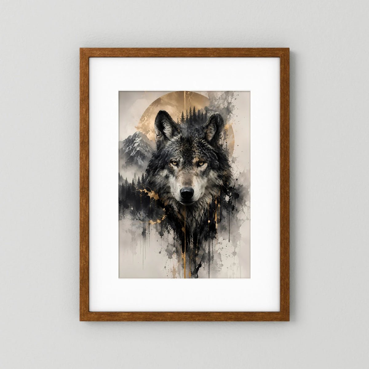 Gerahmtes Wolfposter mit braunem Holzrahmen, Wolfporträt in Schwarz-Grau und Gold