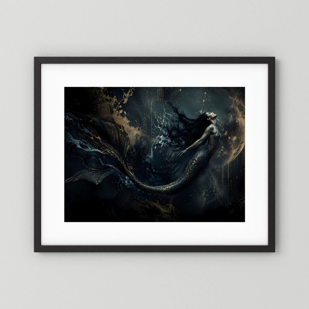 Fantasy-Meerjungfrau-Wandbild, schwarzer Rahmen, goldene Akzente, quer