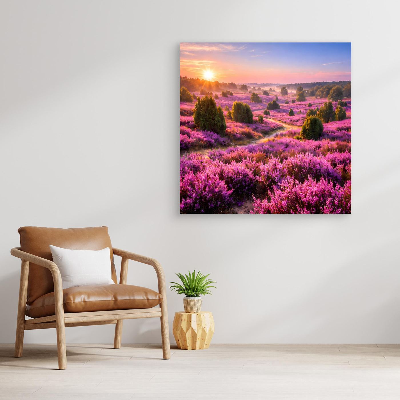 Leinwandbild mit lila blühender Heidelandschaft und tiefer Perspektive bei Sonnenaufgang