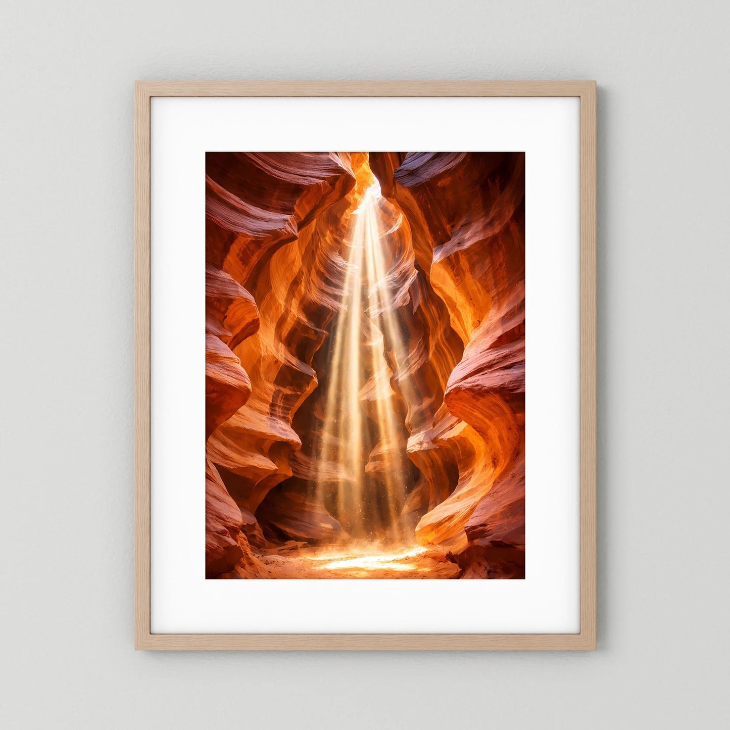 Canyon-Poster im Hochformat mit leuchtendem Strudel in Orange und Gold, heller Holzrahmen