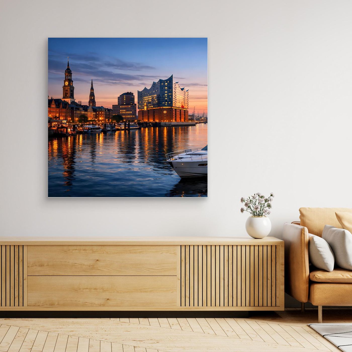 Leinwand-Wandbild mit Hamburger Skyline am Hafen bei Dämmerung, Boot und Wasserreflexe
