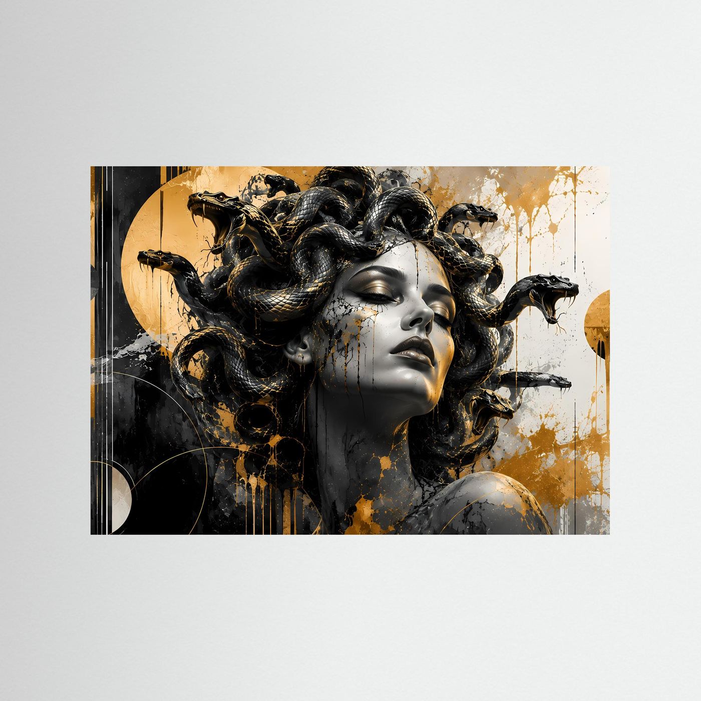 Medusa mit schwarzen Schlangen | Abstrakte Kunst in Schwarz & Gold