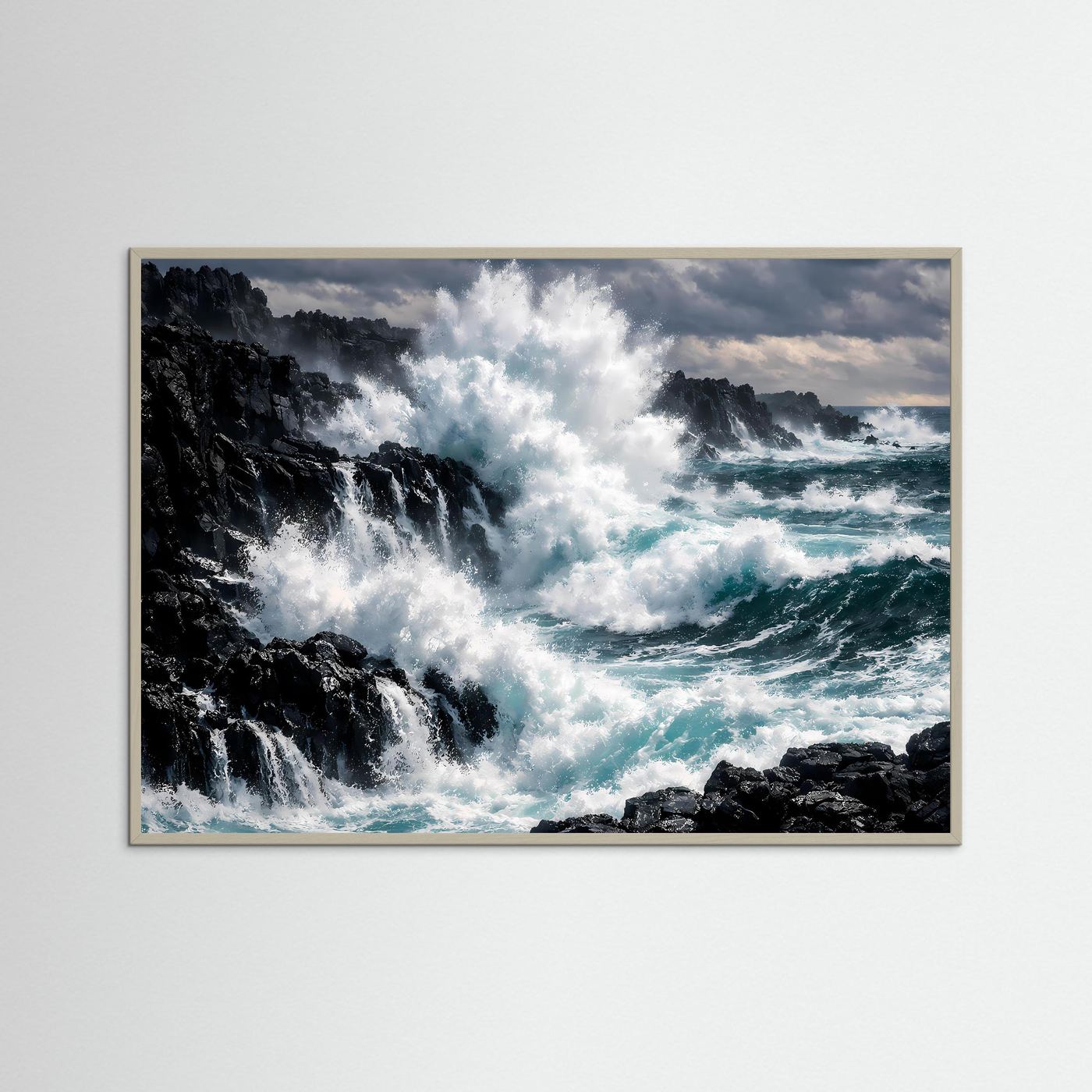Meerbrandung an Steinküste als Kunstdruck mit hellem Holzrahmen