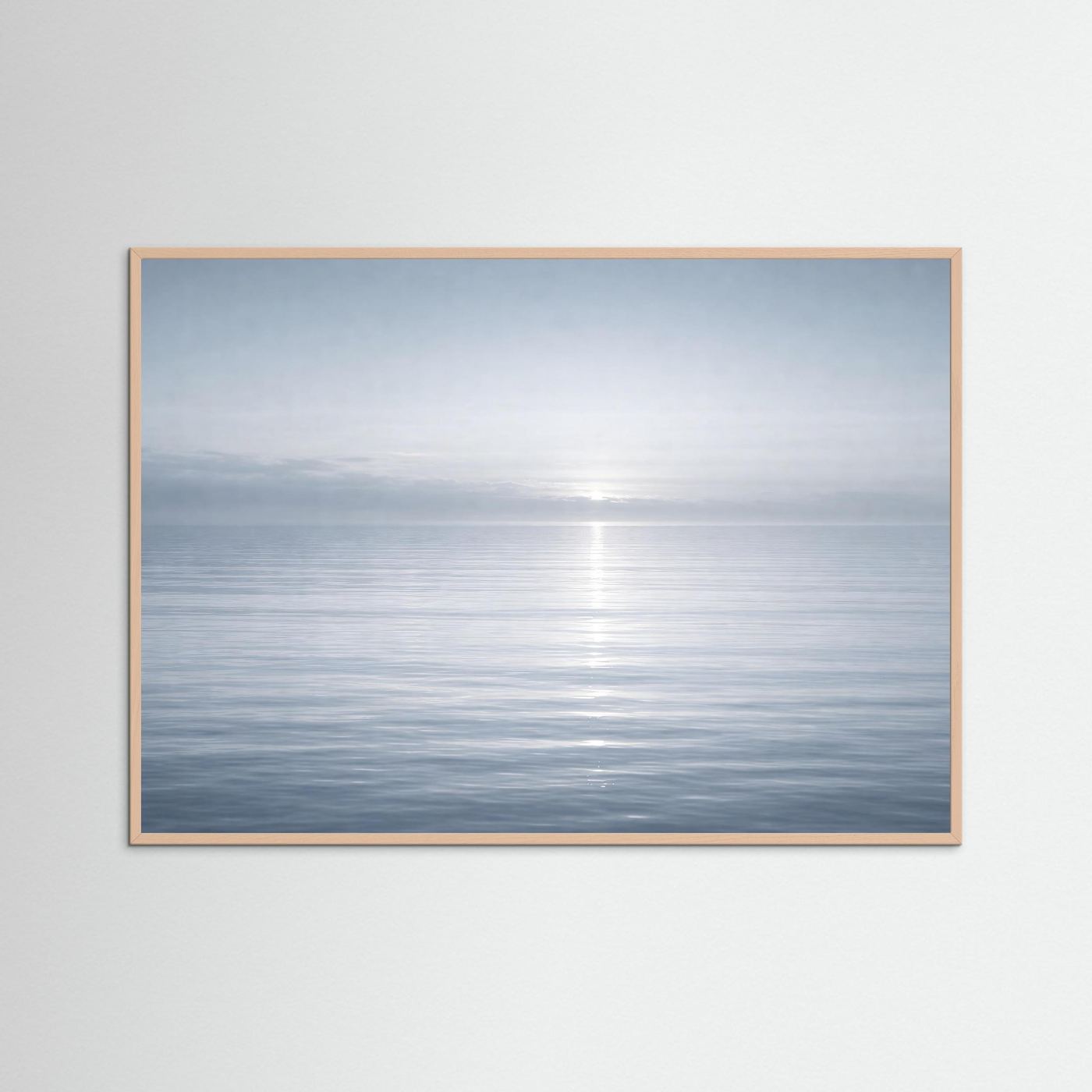 Meerpanorama-Poster im rosafarbenen Rahmen mit nebligem Horizont, Querformat