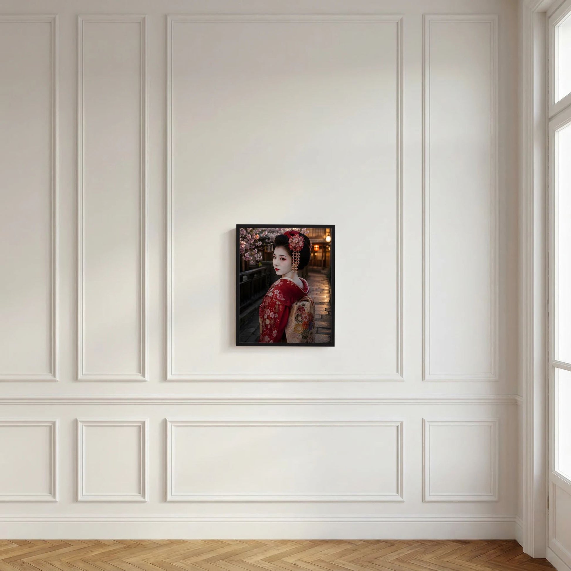 Hochformatiges Wandposter mit Geisha im roten Kimono und Blumen im Haar