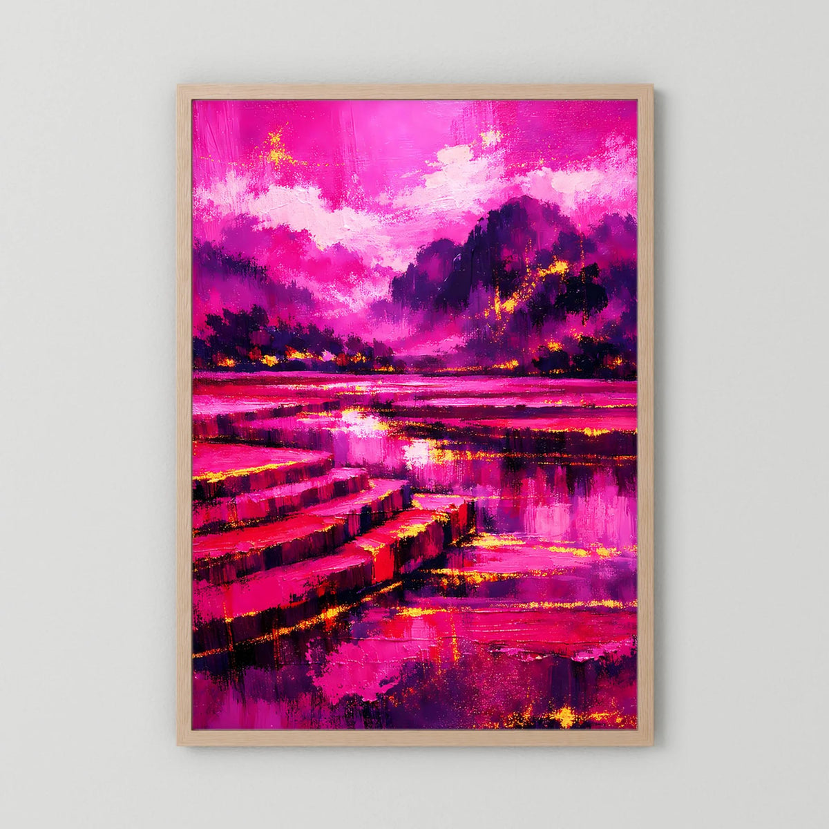 Hochformat-Poster mit Pink-Magenta-Landschaft, leuchtender Himmelpartie und dunklen Baumformen im Naturholzrahmen.