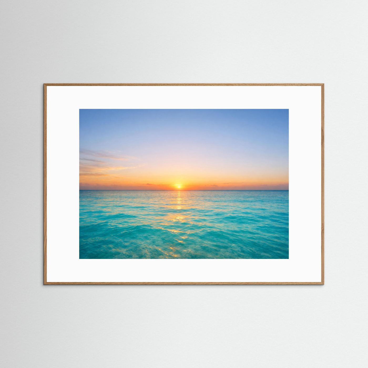 Meer-Naturposter Querformat: Sonnenuntergang über dem Ozean, heller Holzrahmen