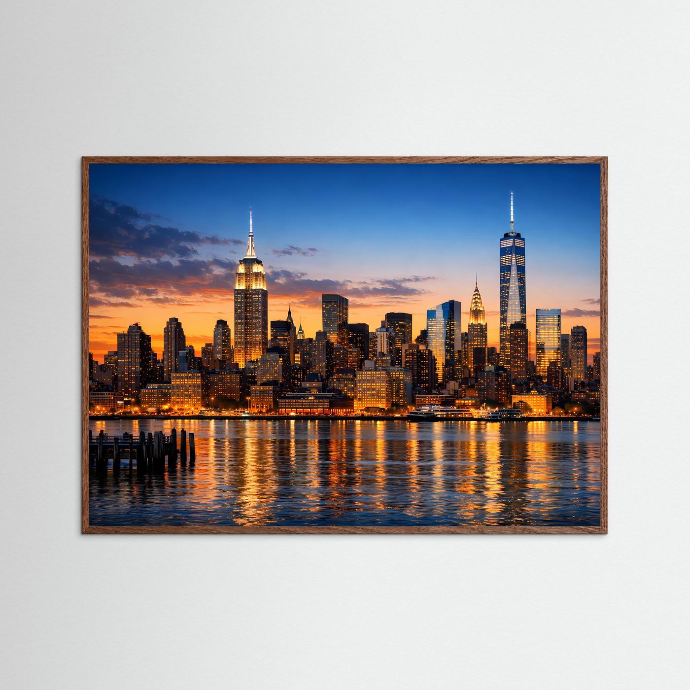 Wandposter Skyline von New York bei Sonnenuntergang, Querformat mit braunem Holzrahmen