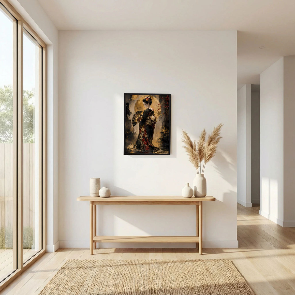 Hochformat-Poster an der Wand: Geisha im Kimono, schwarzer Rahmen, goldene Ornamente.
