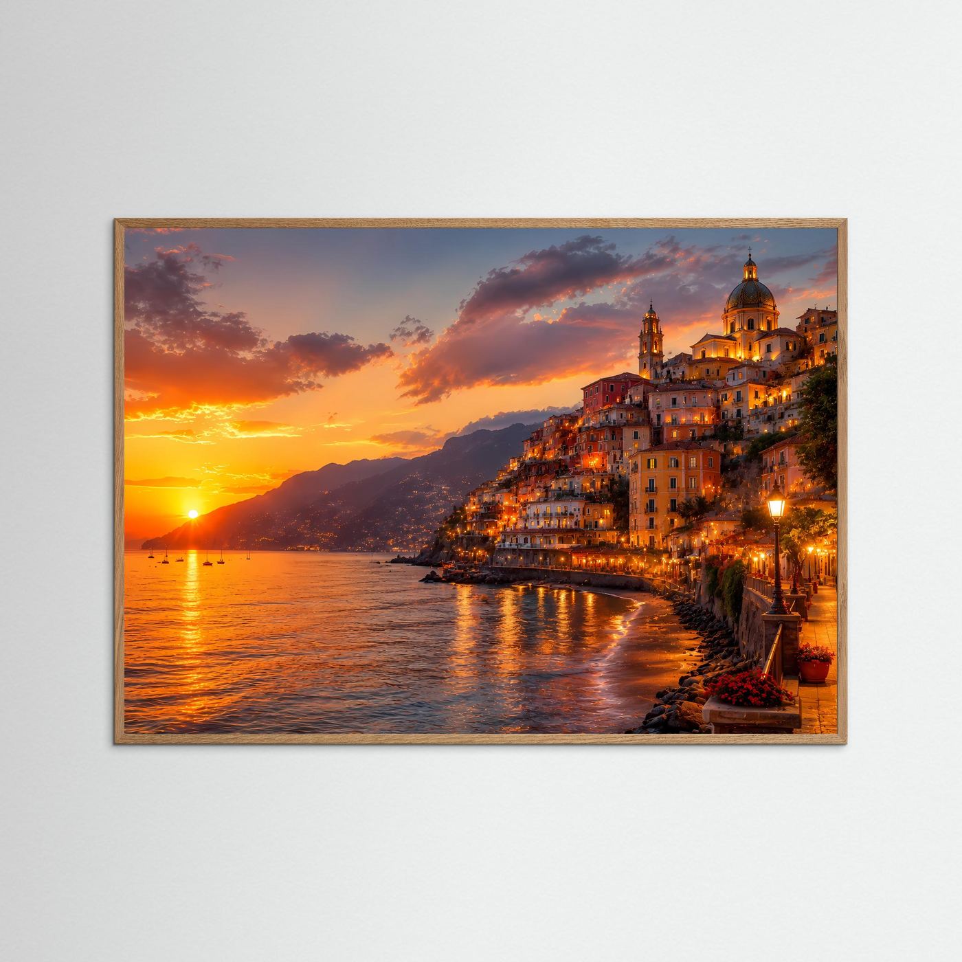 Amalfiküste Poster Querformat | Italienische Küstenstadt bei Sonnenuntergang | Mediterranes Wandbild mit Meer, Altstadt & goldener Abendstimmung
