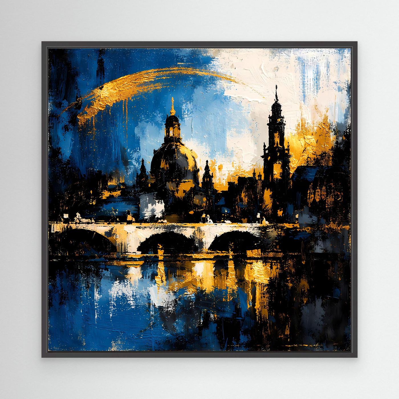 Leinwand-Wandbild mit Skyline in Blau, Gold und Schwarz, schwarzer Rahmen