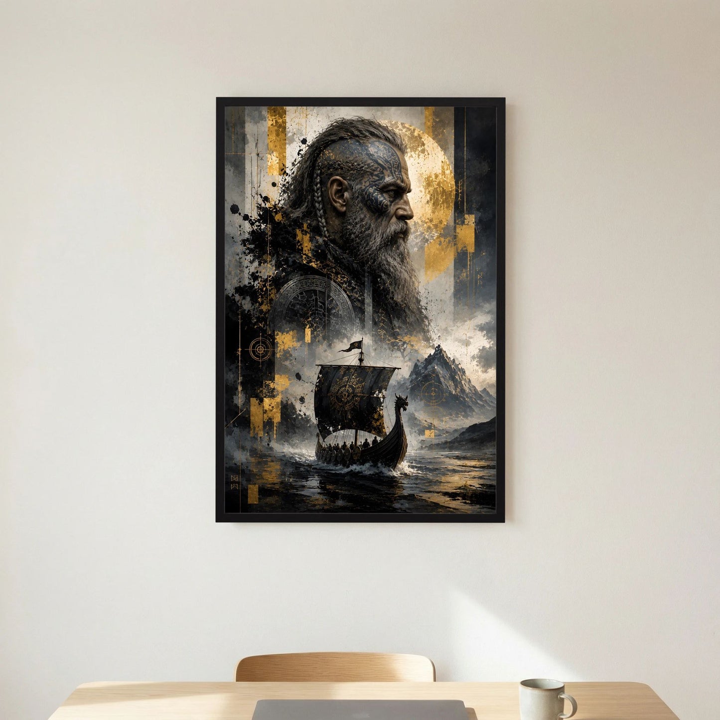 Kunstposter Hochformat mit Wikinger im Profil, Wikingerschiff, goldene Spritzer, schwarzer Rahmen.