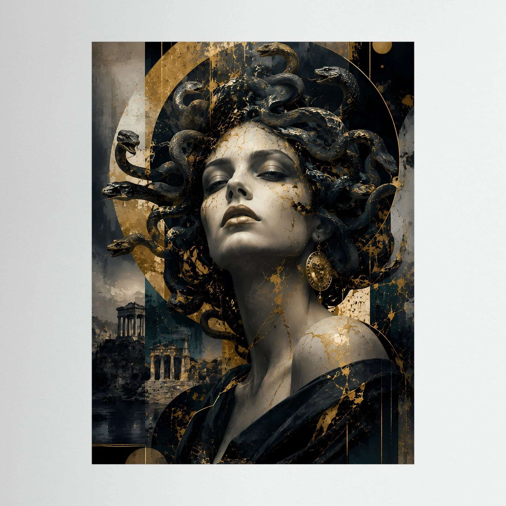 Nahansicht eines Hochformat-Posters: Frauengesicht mit Schlangenhaaren, schwarz-golden.