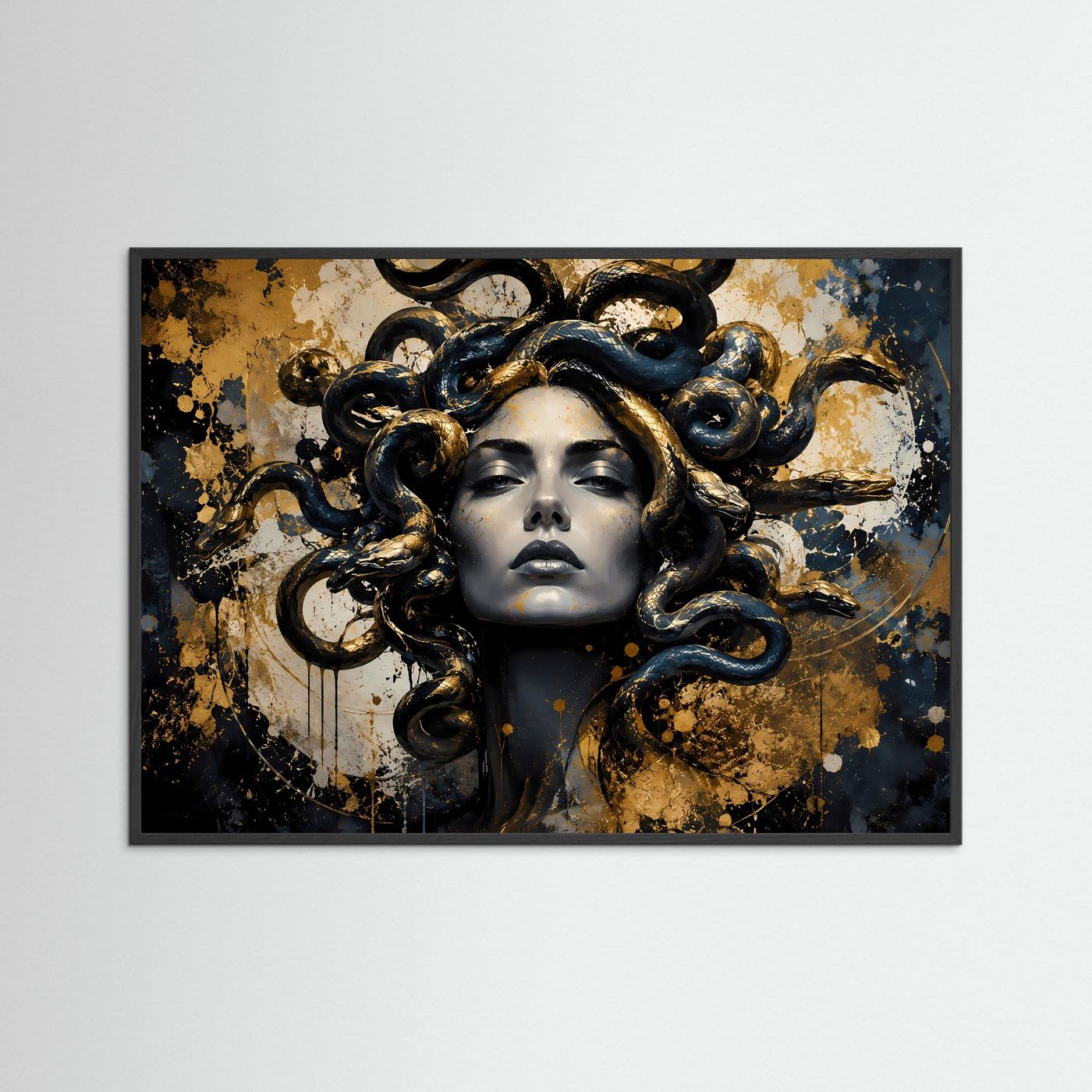 Gerahmtes Poster mit Medusa in Schwarz und Gold, goldene Schlangen, rechteckig