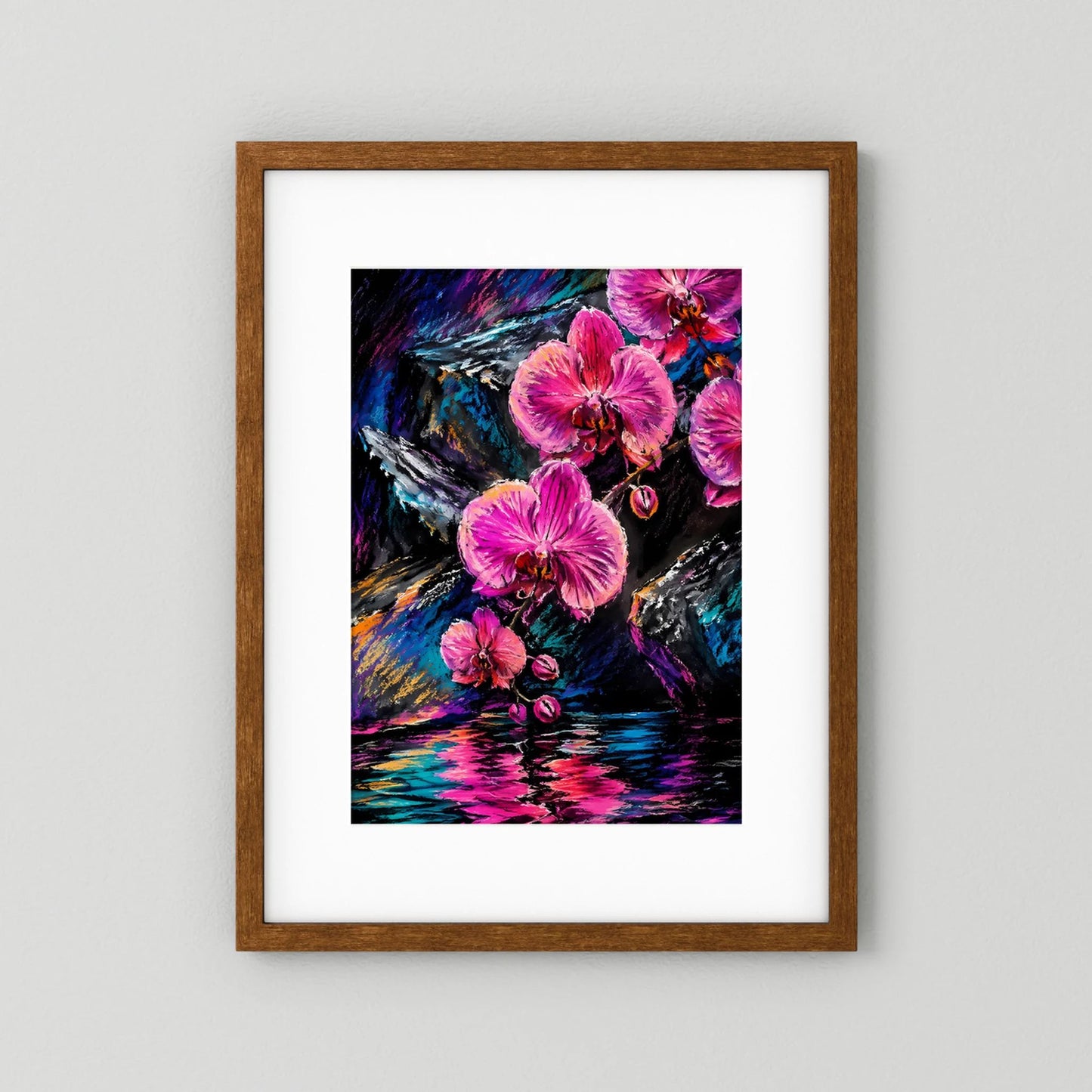 Abstraktes Orchideen-Poster mit pinken Blüten, brauner Holzrahmen mit weißem Passepartout.