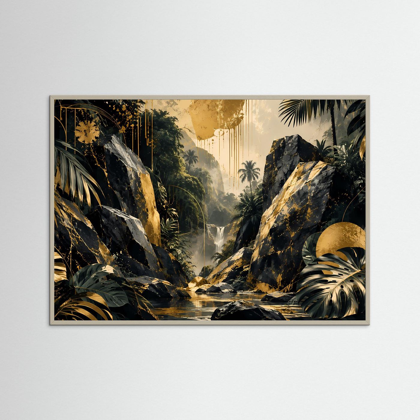 Querformat-Poster mit tropischem Dschungel und Wasserfall in Schwarz und Gold, naturfarbener Holzrahmen