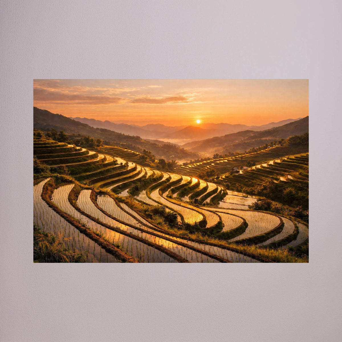Querformatiges Wandposter mit Landschaft von Reisterrassen und untergehender Sonne
