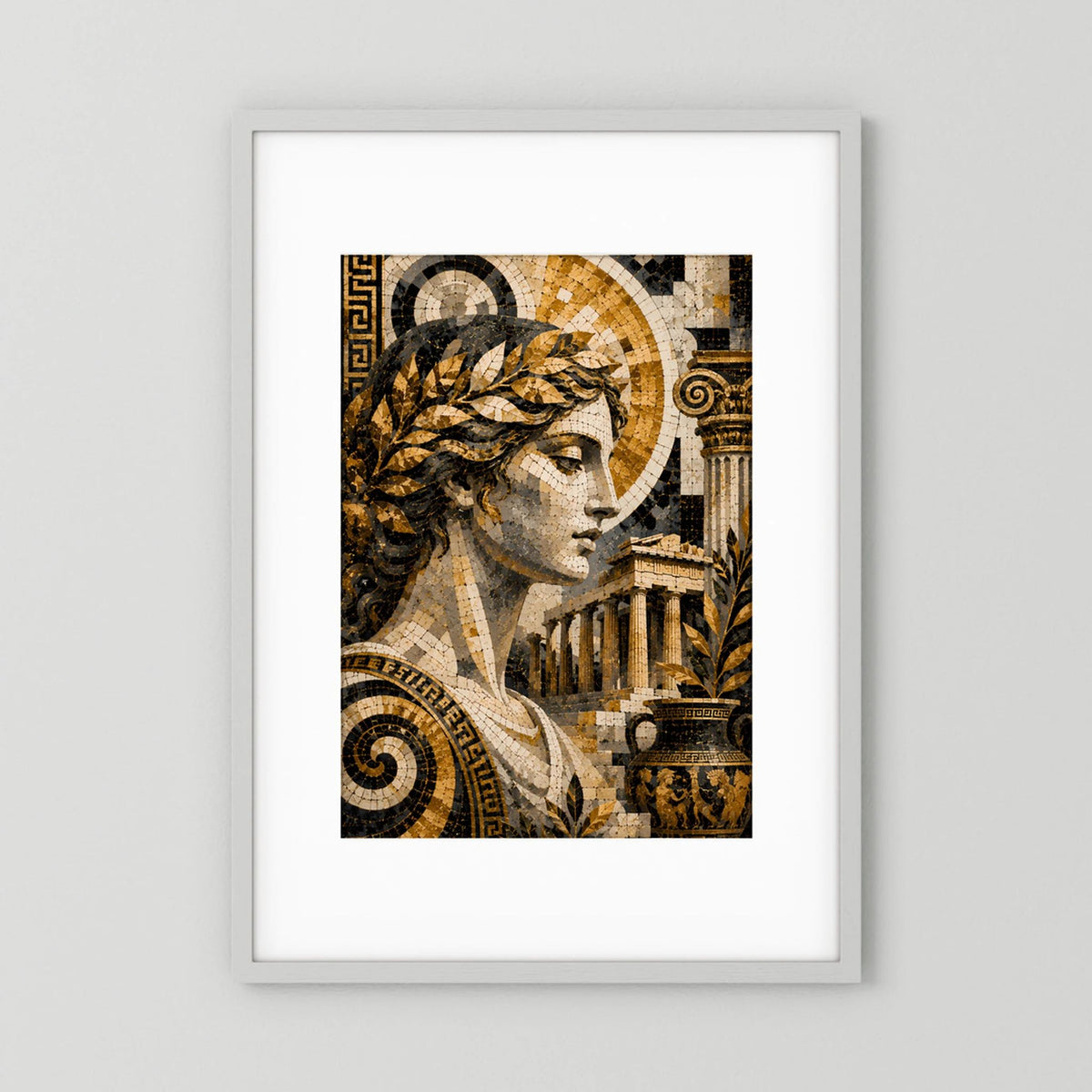 Poster mit antiker Mosaik-Göttin, goldene und schwarze Details, im weißen Rahmen