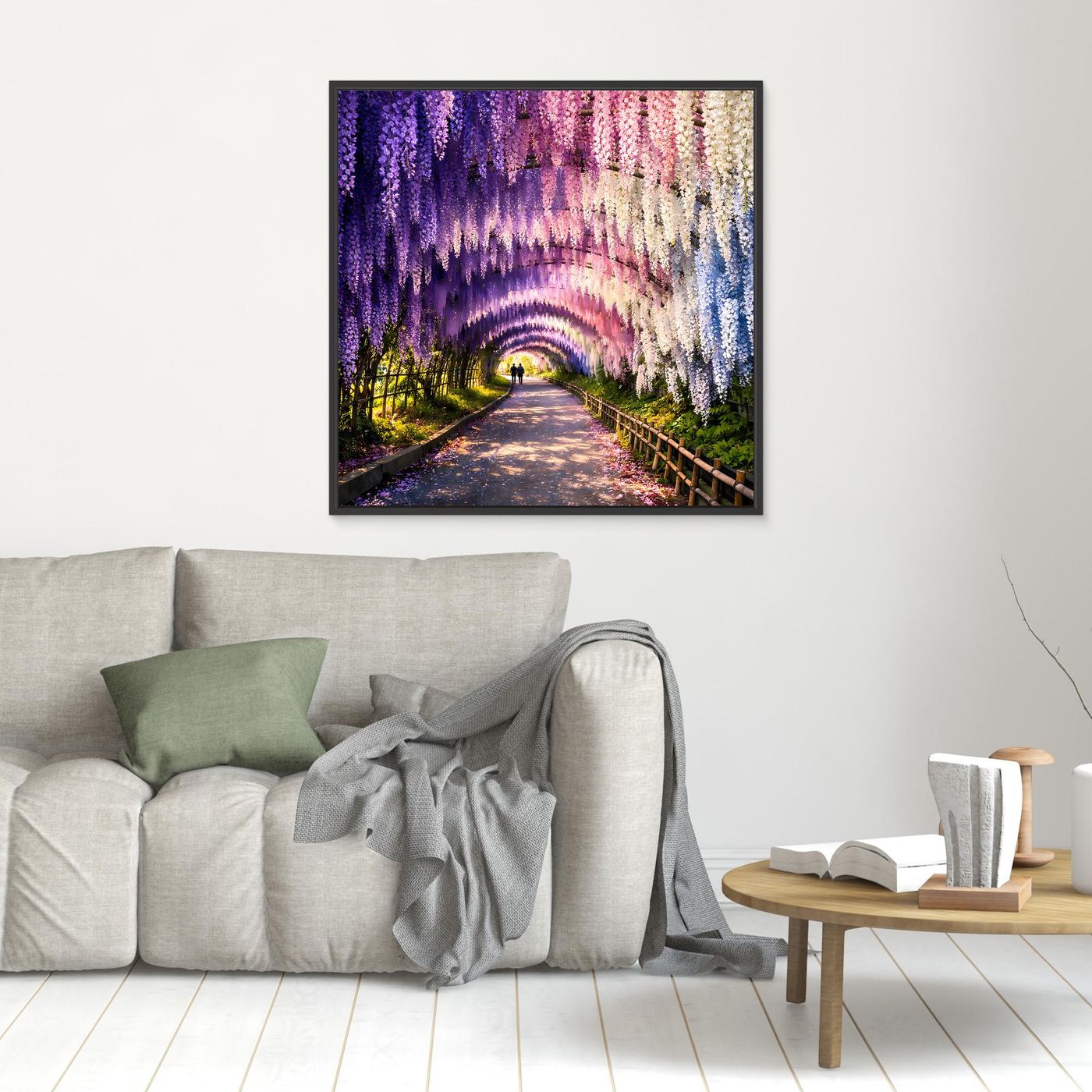 Leinwandbild Wisterientunnel mit lila, rosa und cremefarbenen Blüten, Weg; schwarzer Rahmen