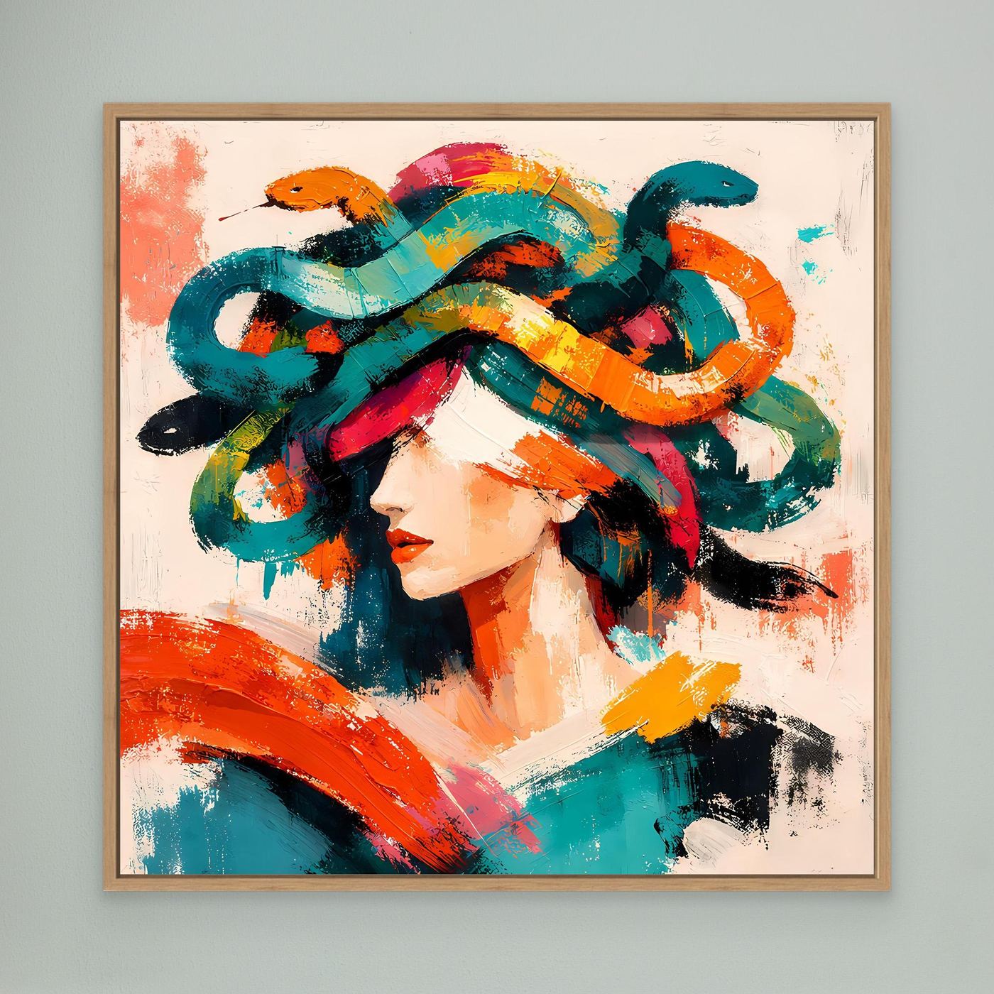 Leinwandbild im Eichenrahmen mit Pop-Art-Porträt einer Frau und bunten Medusen-Schlangen
