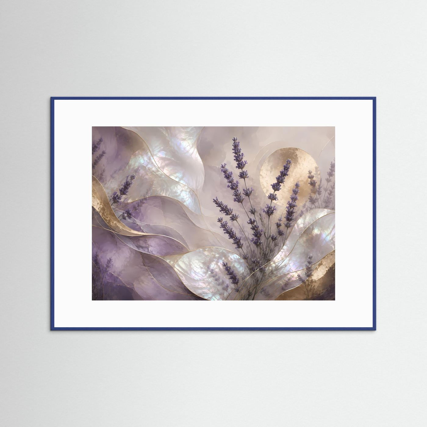 Querformat-Poster mit abstrakten Lavendelblüten, Perlmutt-Glanz und goldenen Akzenten im Blau-Rahmen