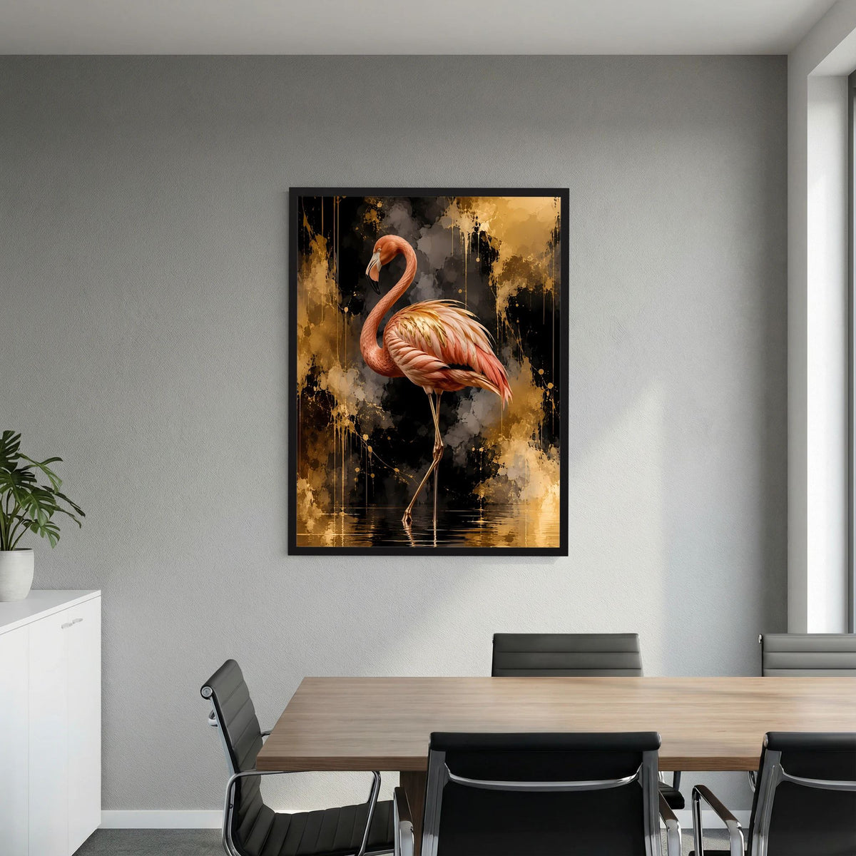 Hochformat-Poster mit rosafarbenem Flamingo im gold-schwarzen Sprüh- und Farbmix