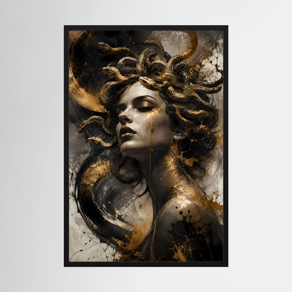 Hochformatiger Poster mit Medusa-Frau im Schwarz-Gold, schwarze Umrandung