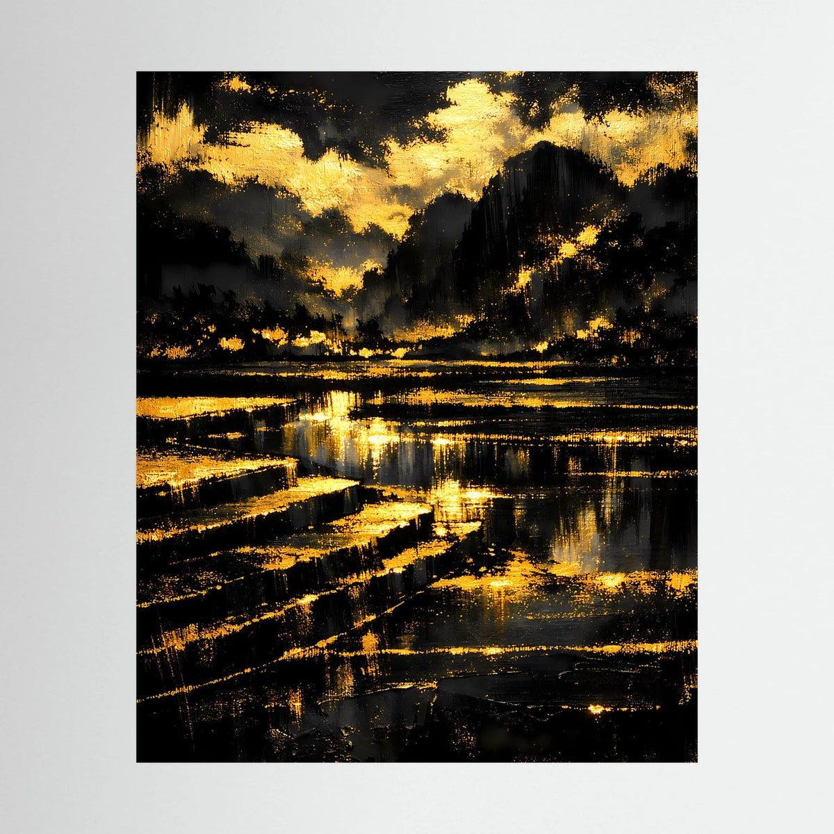 Hochformatiges Poster mit abstrakter Berglandschaft in Schwarz und Gold, Spiegelungen am See
