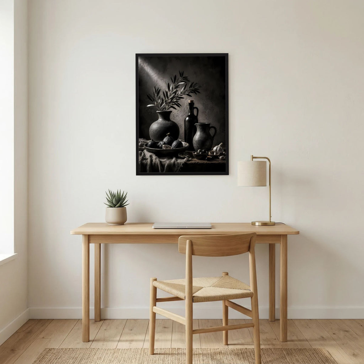 Gerahmtes Poster mit schwarzem Stillleben: Olivenzweige und Keramikgefäße.