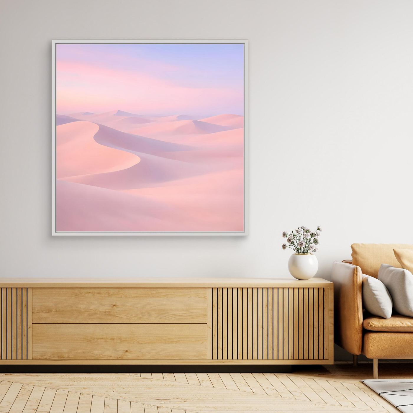 Gerahmtes Leinwandbild mit pastelligen Wüstendünen in Rosa/Violett, silberner Rahmen