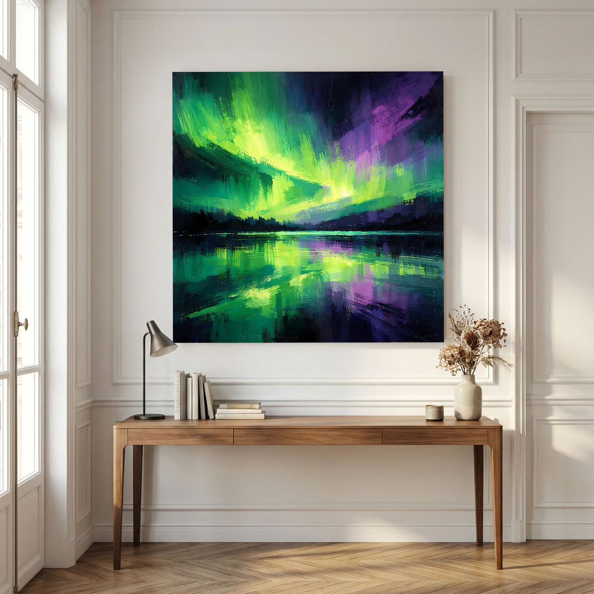 Leinwand-Wandbild im Querformat: abstraktes Nordlicht in Grün und Lila mit Wasserreflex