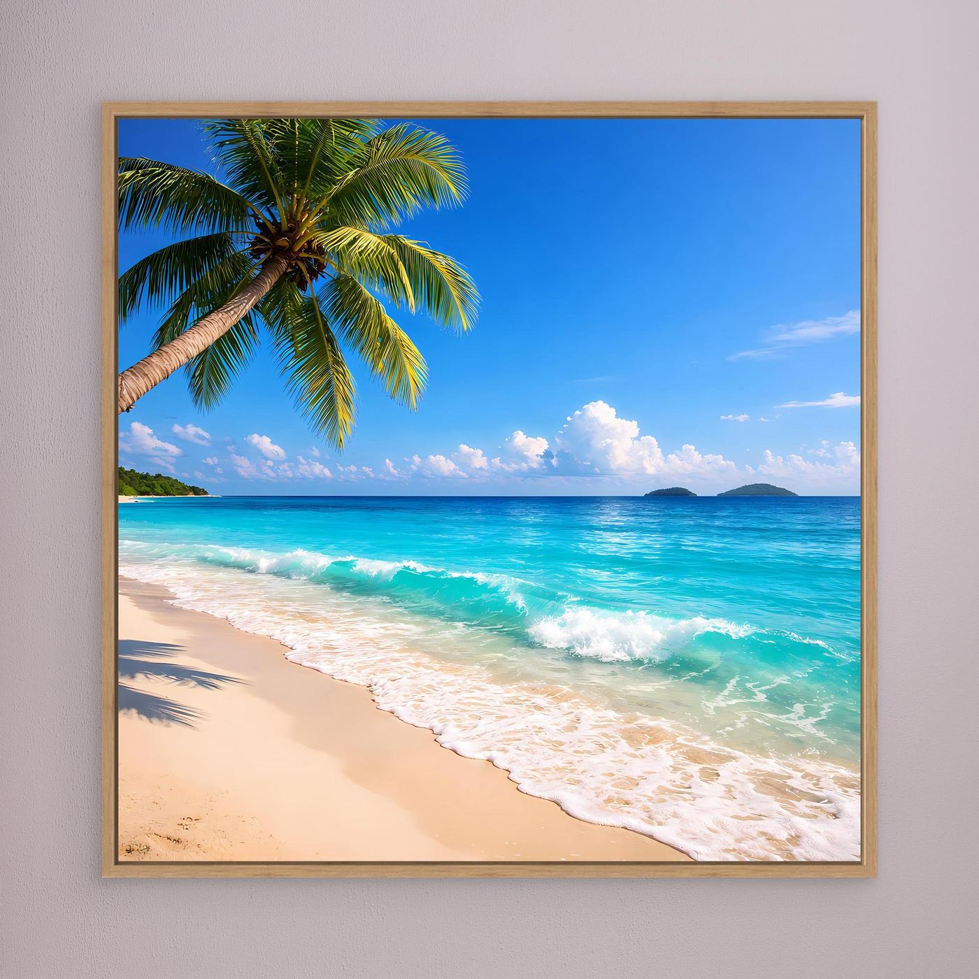 Gerahmtes Leinwandbild mit Tropenstrand und Palme am Meer, goldbrauner Holzrahmen