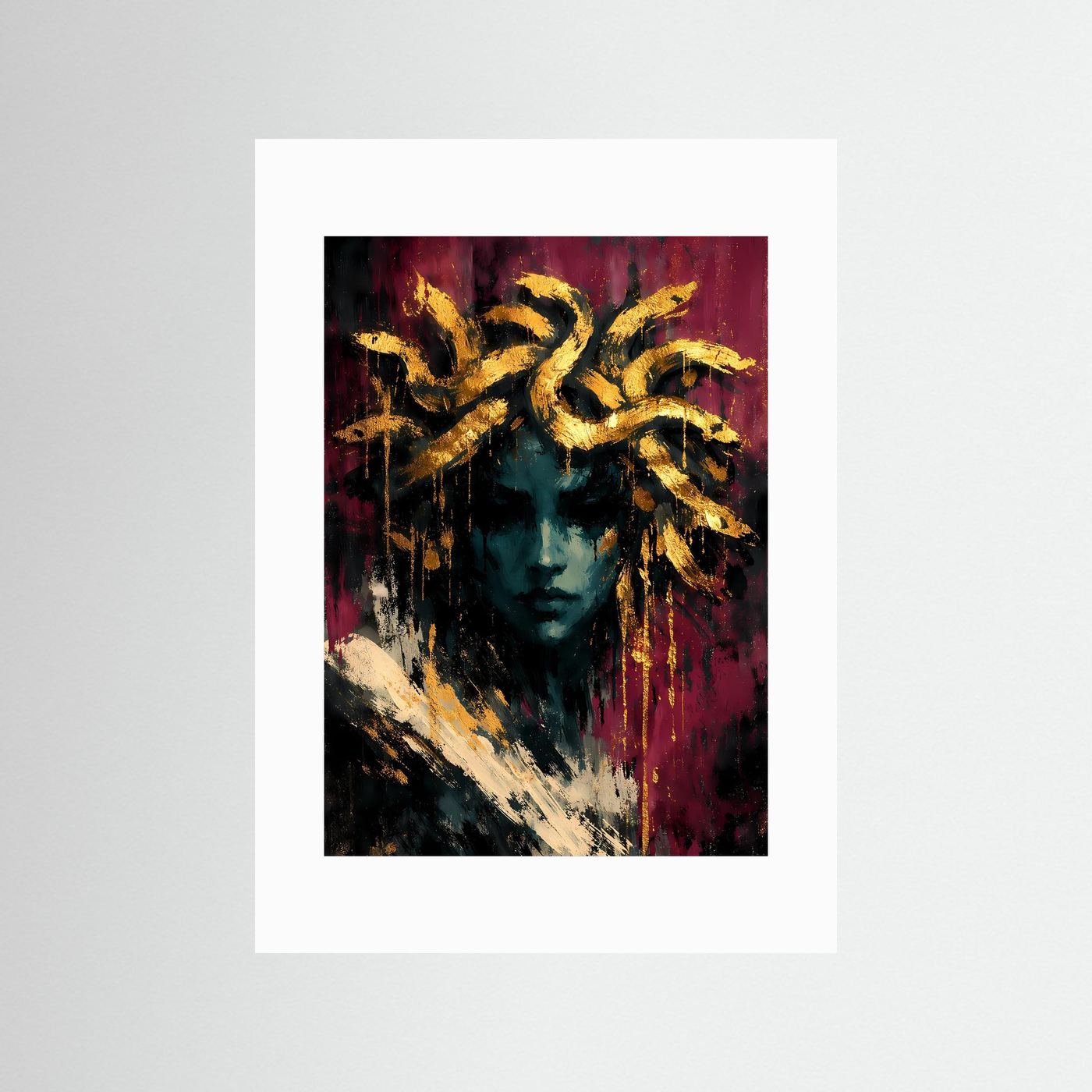 Kunstposter im Hochformat mit abstraktem Medusa-Porträt, Goldlinien, mit weißem Rand