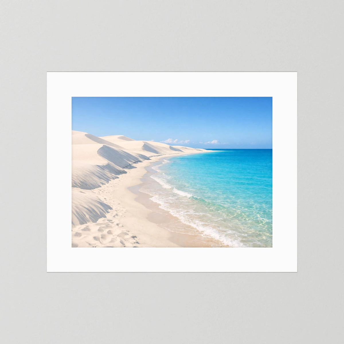 Poster mit Sanddünen und Meer, querformat, weiße Einfassung