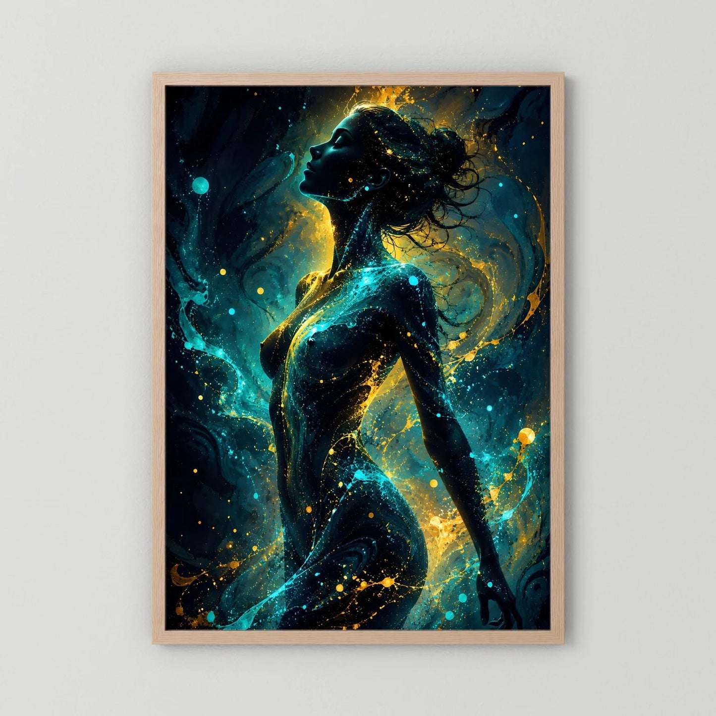 Wandbild mit hellem Holzrahmen, abstrakte Frauensilhouette in Türkis und Gold