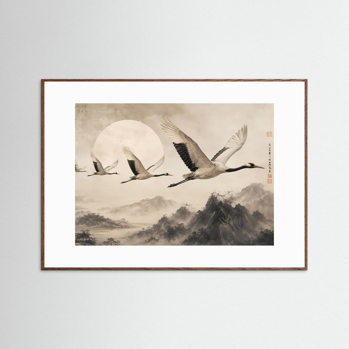 Querformat-Poster mit fliegenden Kranichen und Beige-Landschaft im braunen Holzrahmen