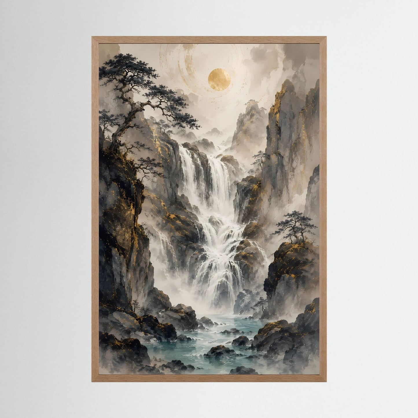 Hochformat-Poster mit Wasserfallmotiv in Berglandschaft, im hellem Holzrahmen