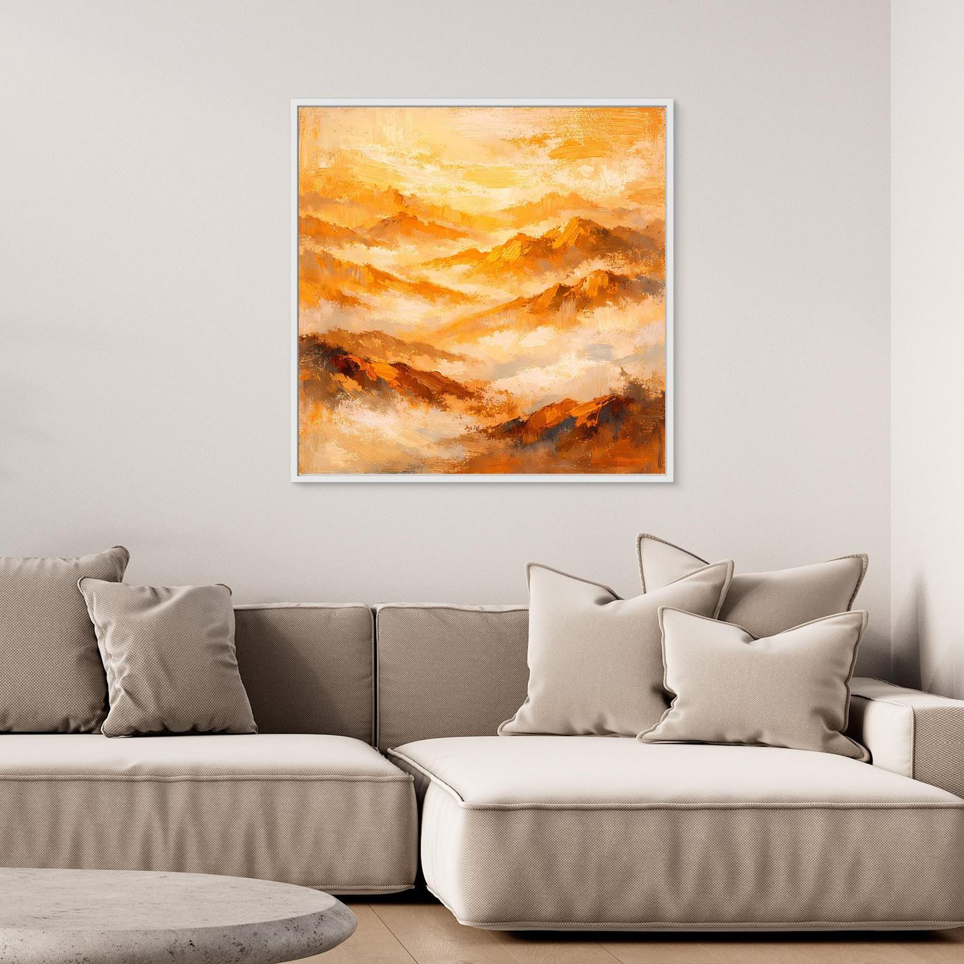 Quadratisches Leinwand-Wandbild mit abstrakten Bergformen in Gold, Orange und Braun