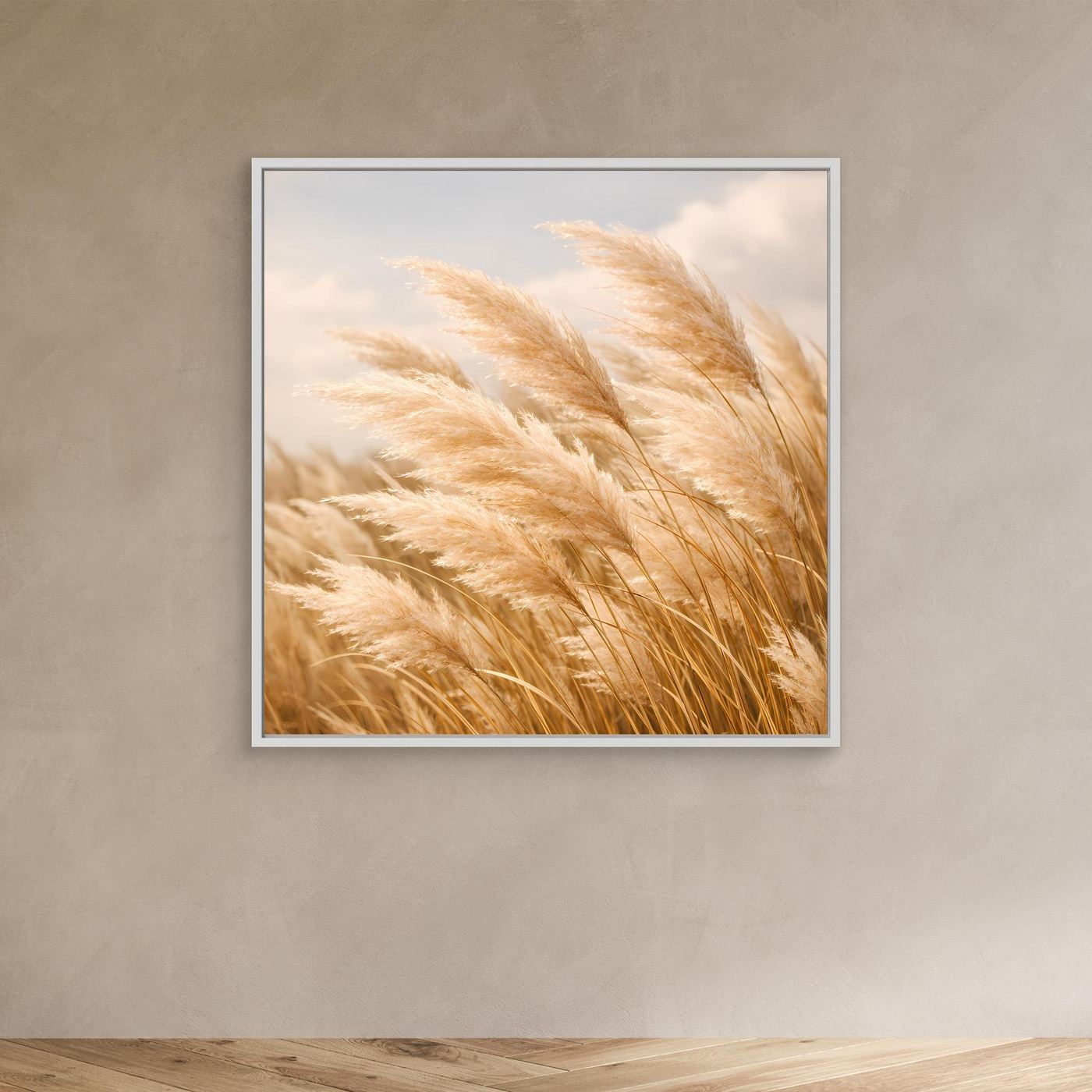 Leinwandbild mit Pampasgraswedeln in hellem Beige, quadratisch, weißer Rahmen