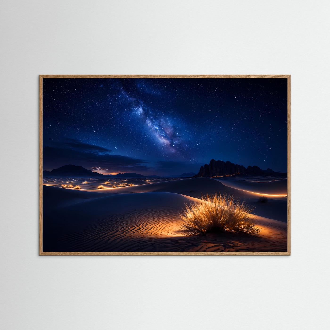 Wüste bei Nacht Poster Querformat | Sternenhimmel & Milchstraße Wandbild | Moderne Wüstenlandschaft mit Sanddünen