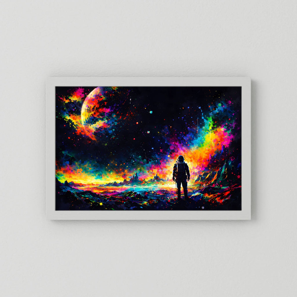 Wandbild mit Astronauten-Silhouette im Neon-Weltraum, weißer Rahmen mit Passepartout