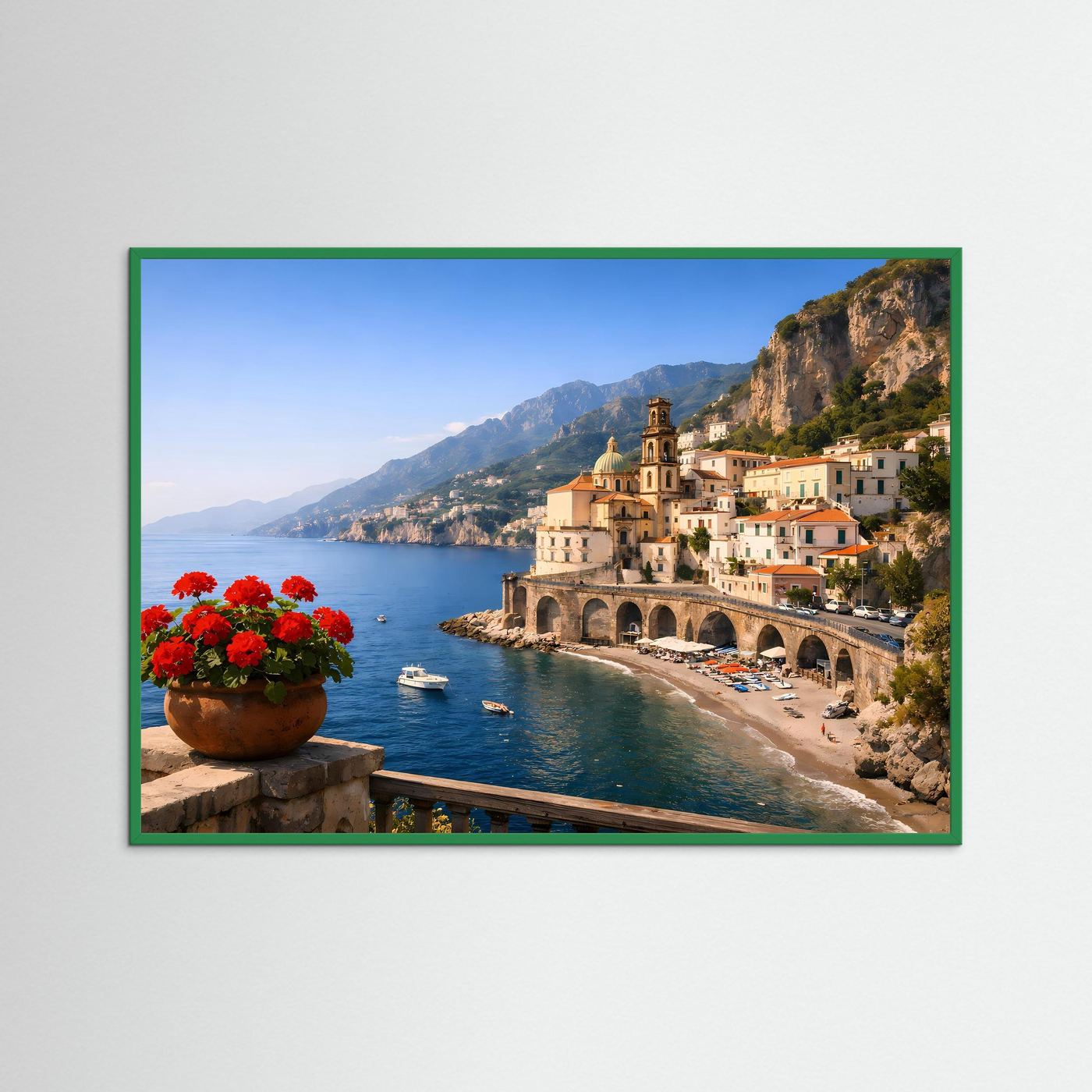 Mediterranes Küstenposter im Querformat mit grünem Rahmen, Meer, Küstendorf und Brücke
