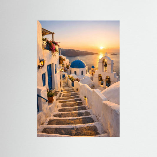Leinwandbild Santorini: Treppe zwischen weißen Häusern, blaue Kuppel, Sonne über Meer