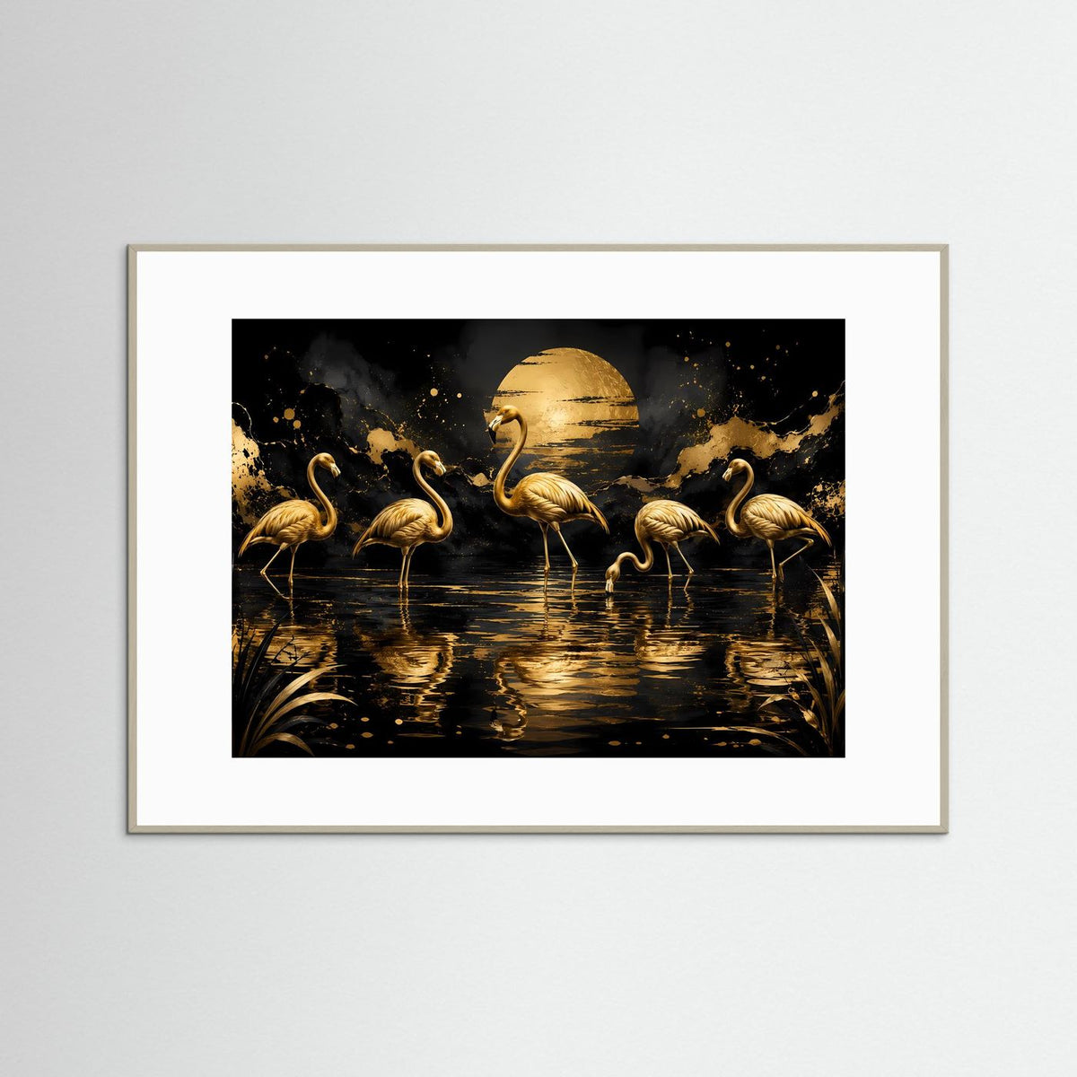 Wandkunst: goldene Flamingos im Wasser unter goldener Mondscheibe, goldbrauner Rahmen
