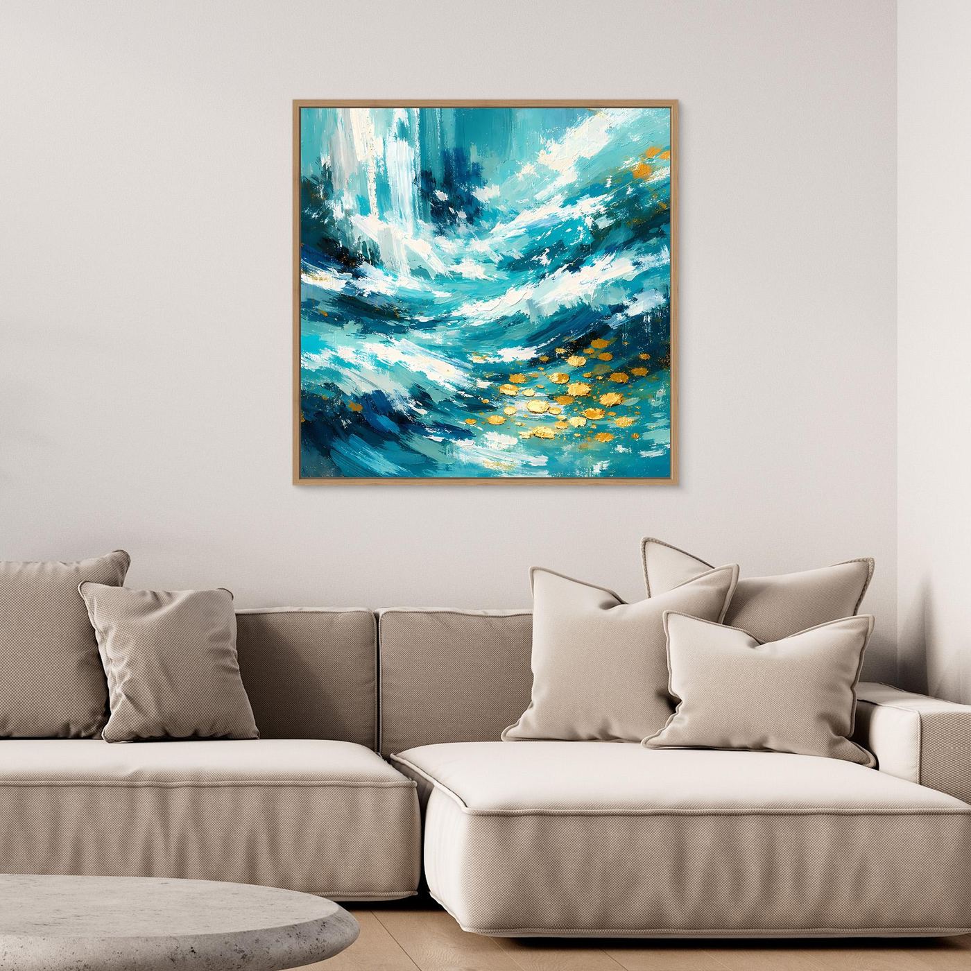 Gerahmtes abstraktes Ozean-Wandbild auf Leinwand mit türkis-blauen Meereswellen und goldenen Akzenten