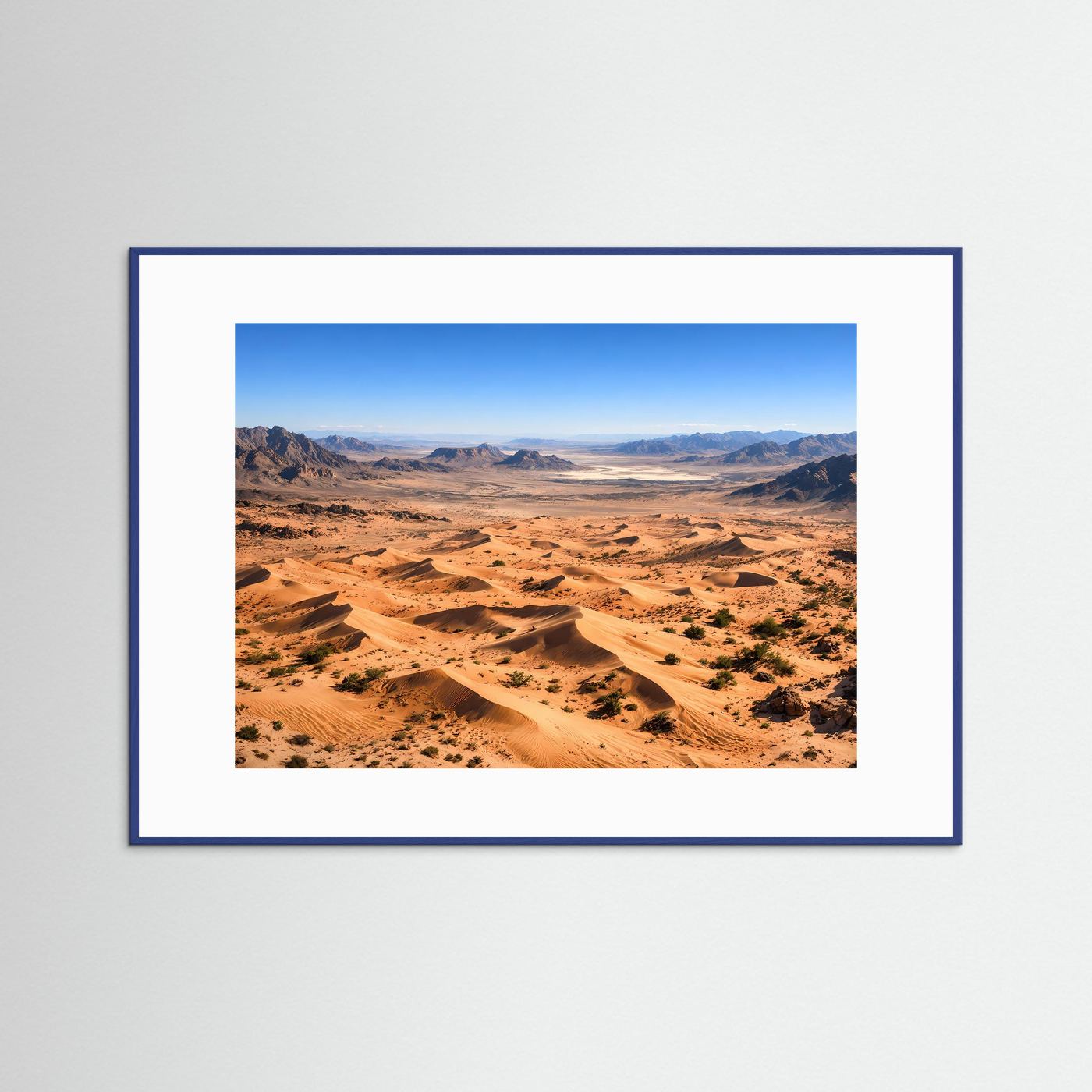 Weite Wüstenlandschaft unter blauem Himmel | Sanddünen & Wüste Panorama Poster Querformat