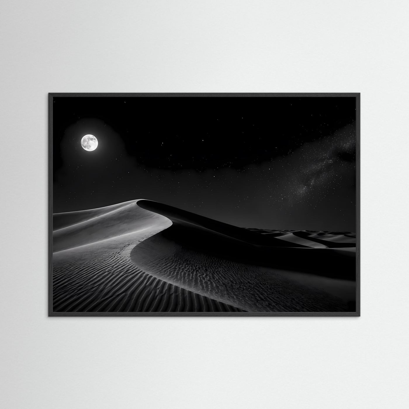 Querformat-Poster mit Schwarz-Weiß-Wüstenmotiv, schwarzer Rahmen, Mond über Sand