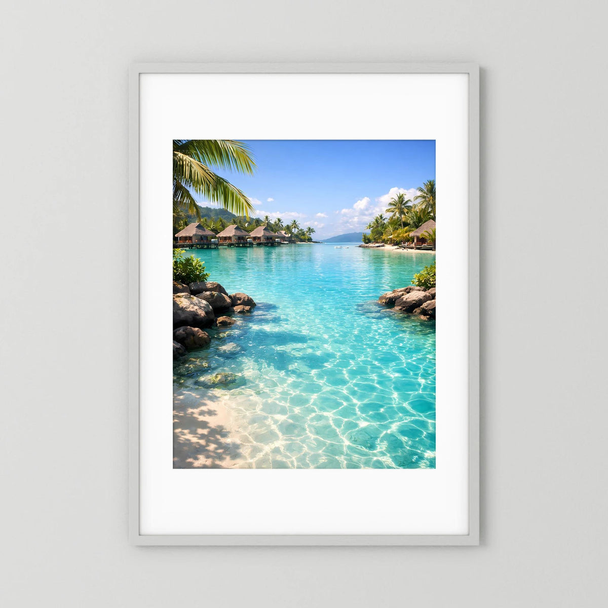 Poster Tropische Lagune: türkises Wasser, Palmen & Overwater-Bungalows, weißer Rahmen